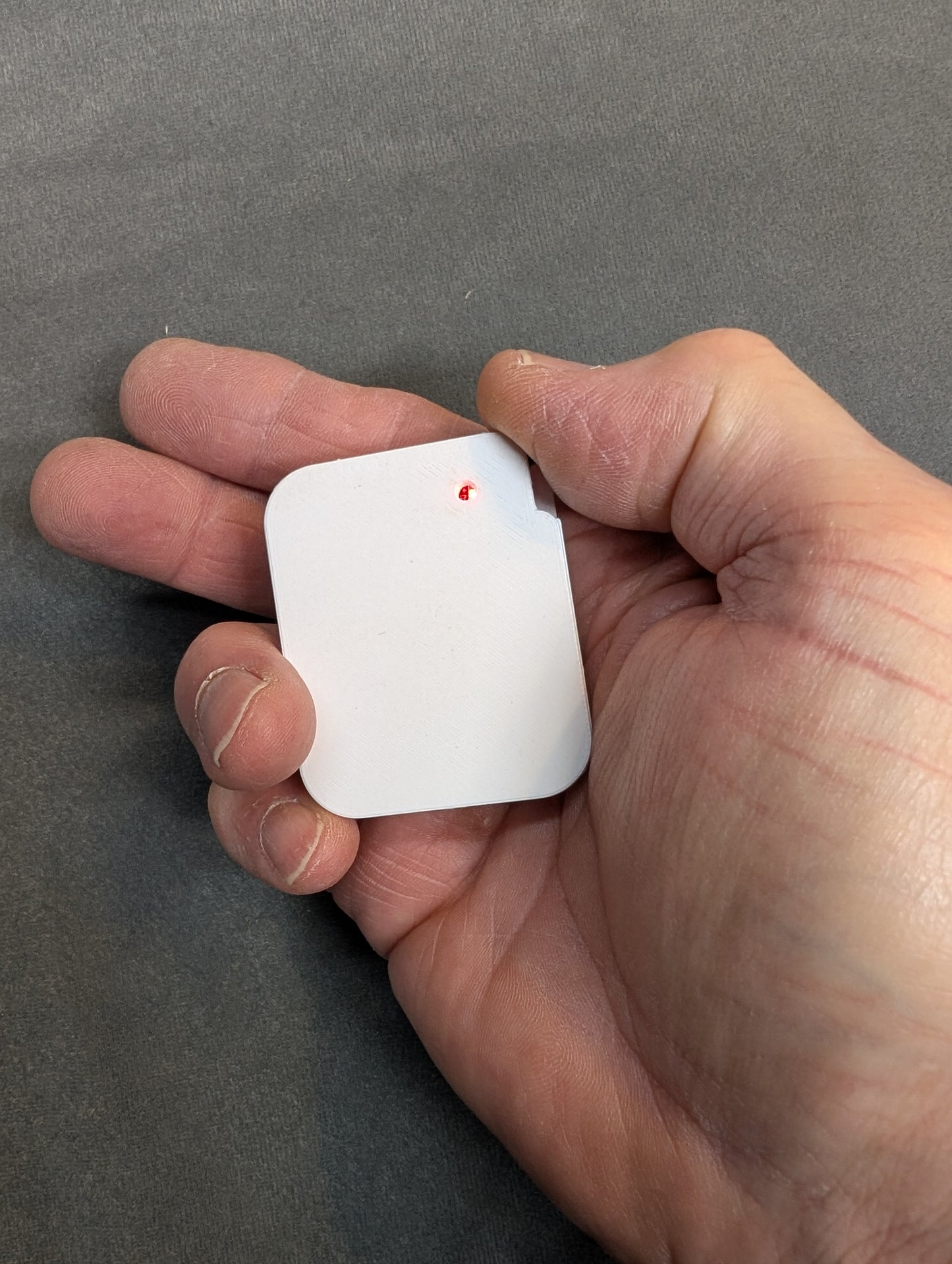 Magic Playing Card Reveal Box, moves and talks! Magic Prop with 8 selectable card-reveals!