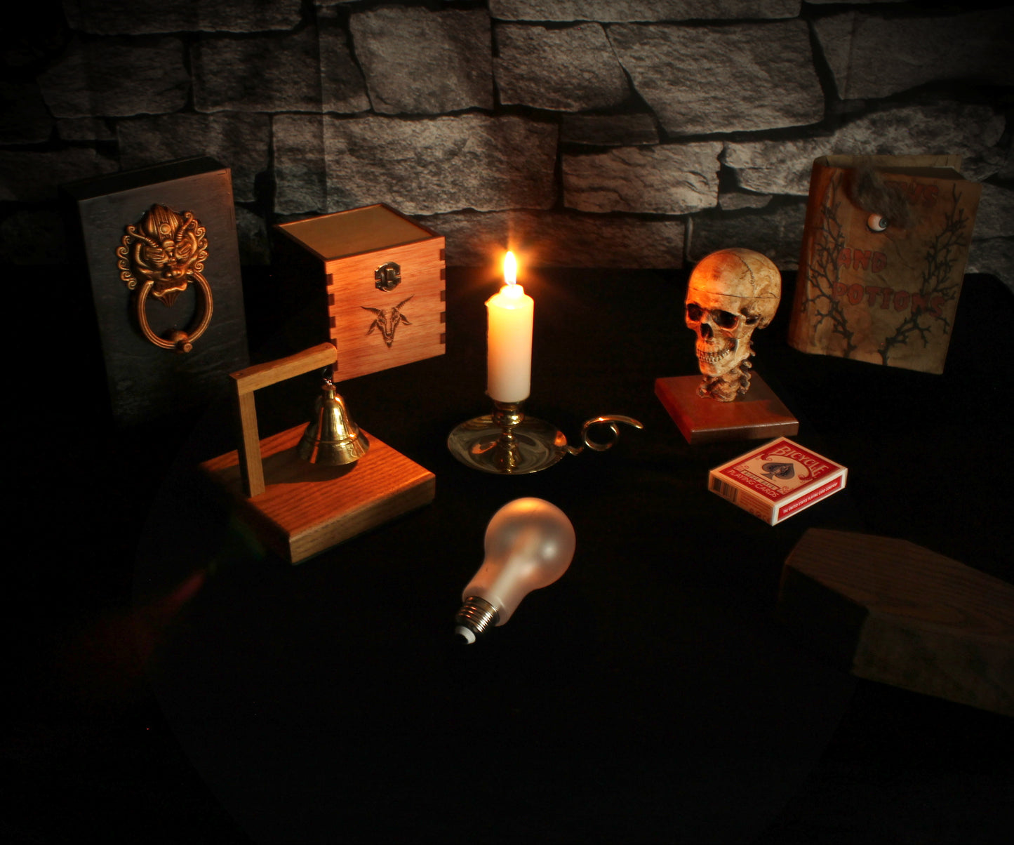 Magic Playing Card Reveal Box, moves and talks! Magic Prop with 8 selectable card-reveals!