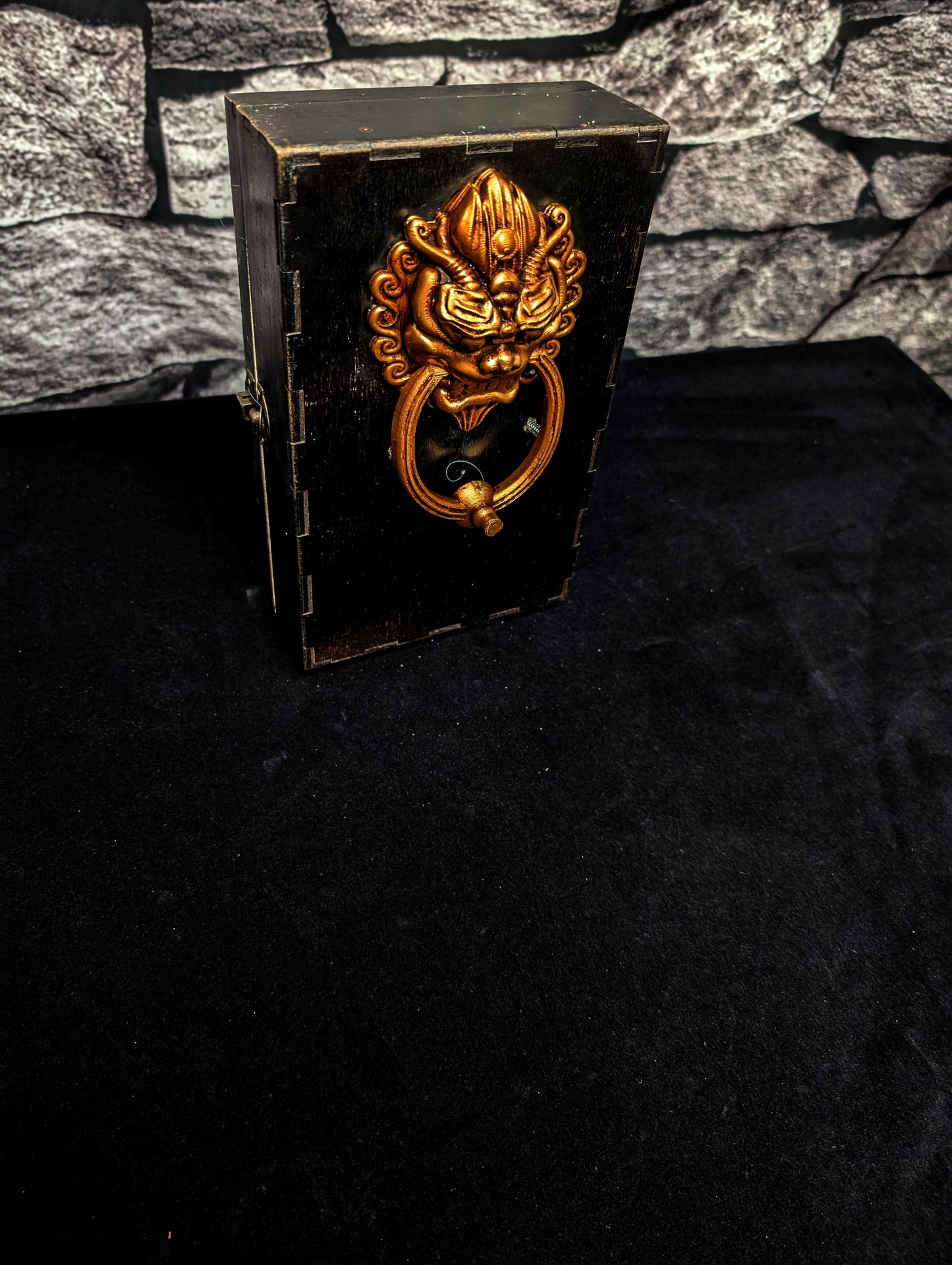 Spooky Animated Door Knocker, repeats knocks, plays tune