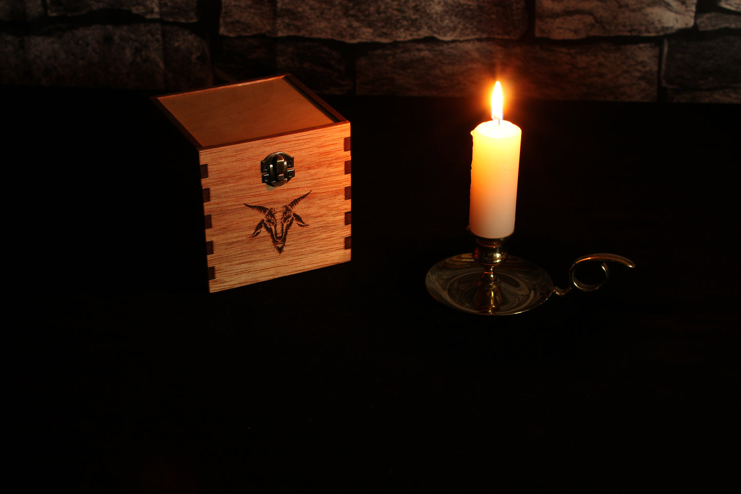 Magic Playing Card Reveal Box, moves and talks! Magic Prop with 8 selectable card-reveals!