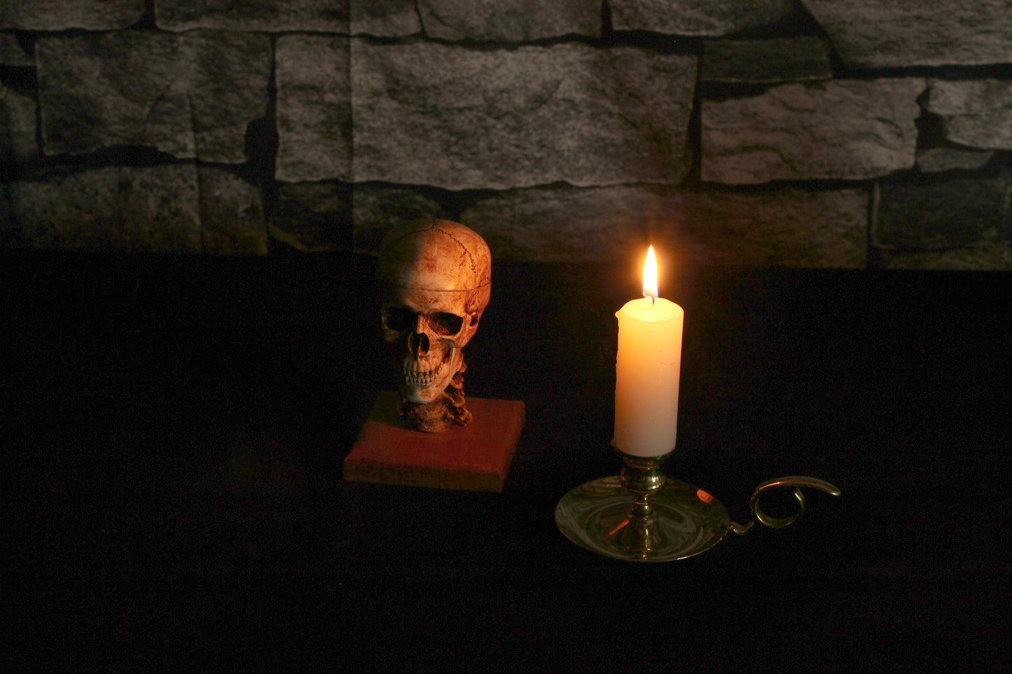 Magic Playing Card Reveal Box, moves and talks! Magic Prop with 8 selectable card-reveals!